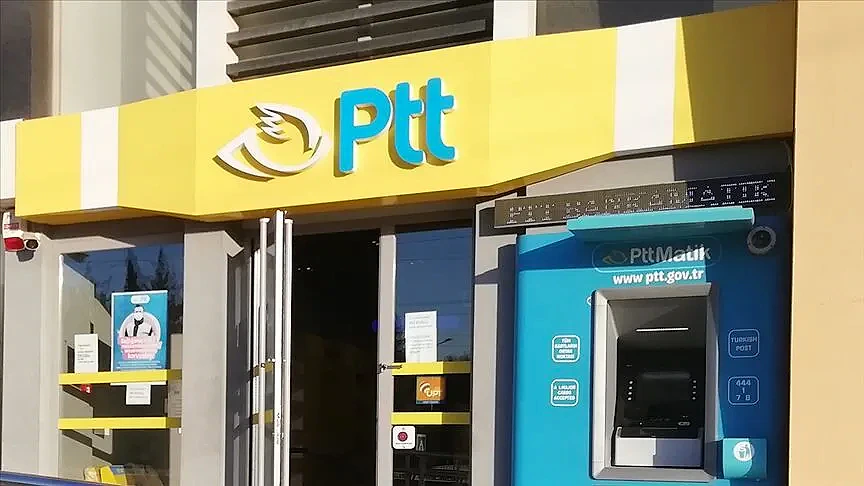 PTT Kargo Çalışma Saatleri Hakkında Bilgi PTT kargo şubesinin dış görünümü, sarı ve beyaz renklerde tabela ile ATM